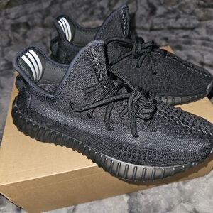 YZY 350 V2's! NIB ONYX/ONYX 6.5 IN WOMEN (US SIZE).